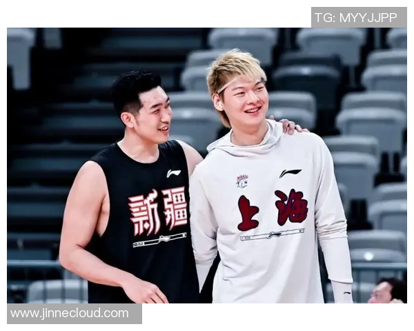 王哲林领衔中国篮球新篇章展现拼搏精神与团队合作的力量