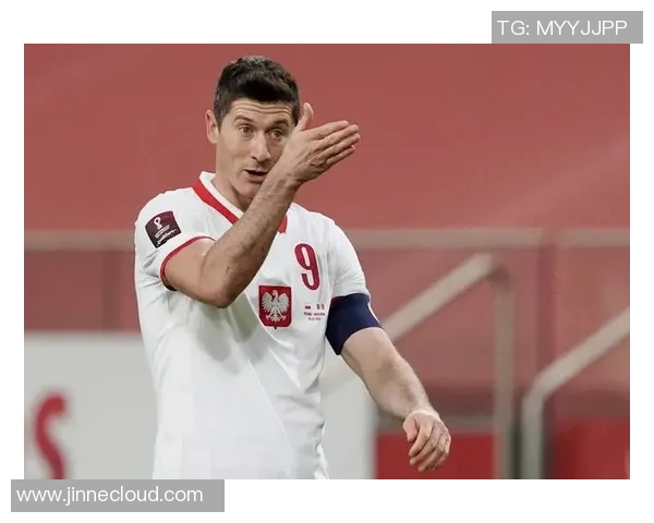 莱万的传奇之路：从波兰小镇到世界足球之巅的奋斗与荣耀